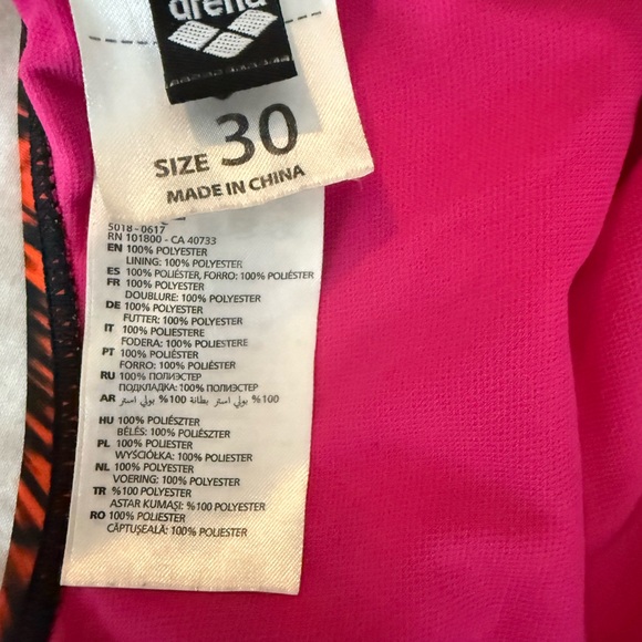 Arena Women’s Cutout Swimsuit Size 30 - Picture 3 of 4